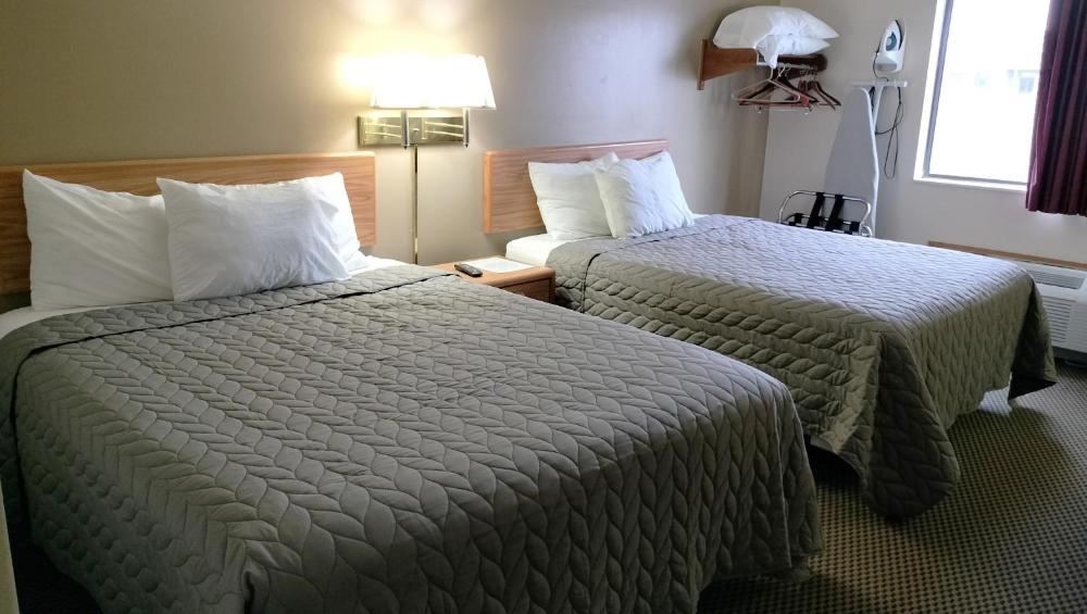 Queen Room with Two Queen Beds - Non-Smoking interior